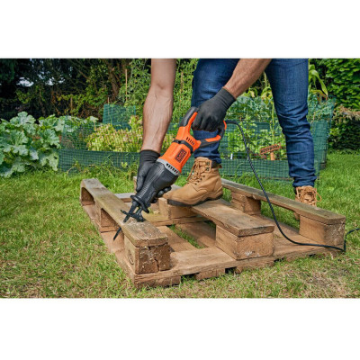 Шабельна пила BLACK+DECKER BES301