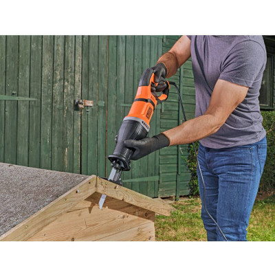 Шабельна пила BLACK+DECKER BES301