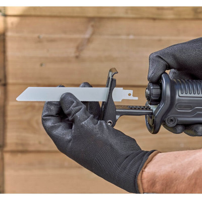 Шабельна пила BLACK+DECKER BES301