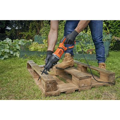 Шабельна пила BLACK+DECKER BES301K