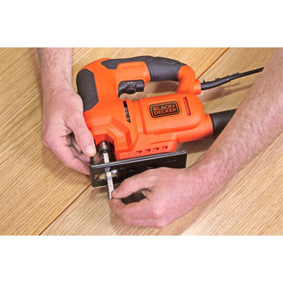Лобзик електричний BLACK+DECKER BES603