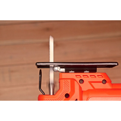 Лобзик електричний BLACK+DECKER BES603