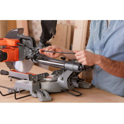 Торцювальна пила BLACK+DECKER BES700