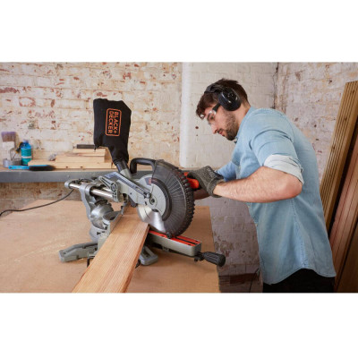 Торцювальна пила BLACK+DECKER BES700