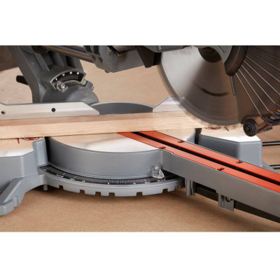 Торцювальна пила BLACK+DECKER BES700