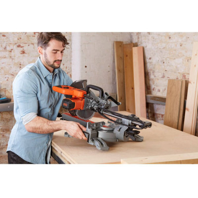 Торцювальна пила BLACK+DECKER BES700