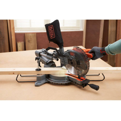 Торцовочная пила BLACK+DECKER BES701