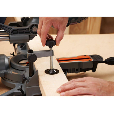 Торцовочная пила BLACK+DECKER BES701