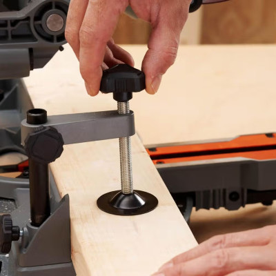 Торцовочная пила BLACK+DECKER BES702