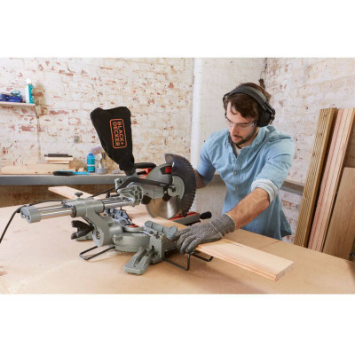 Торцювальна пила BLACK+DECKER BES710