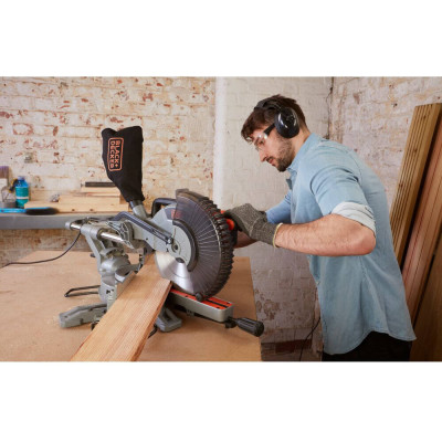 Торцювальна пила BLACK+DECKER BES710