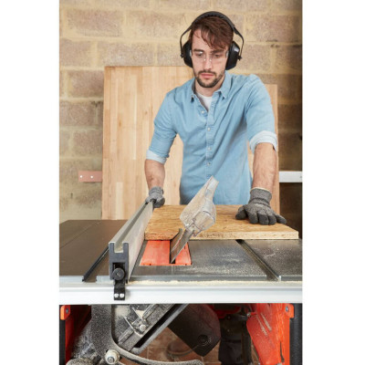 Циркулярна пила BLACK+DECKER BES720