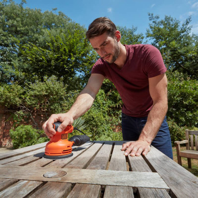 Ексцентрикова шліфмашина BLACK+DECKER BEW210