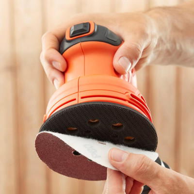 Ексцентрикова шліфмашина BLACK+DECKER BEW210
