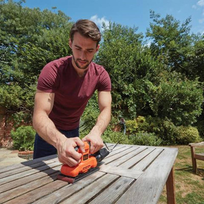 Вибрационная шлифмашина BLACK+DECKER BEW220