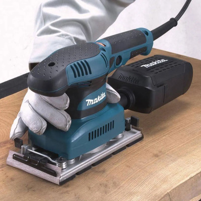 Вибрационная шлифмашина Makita BO3711