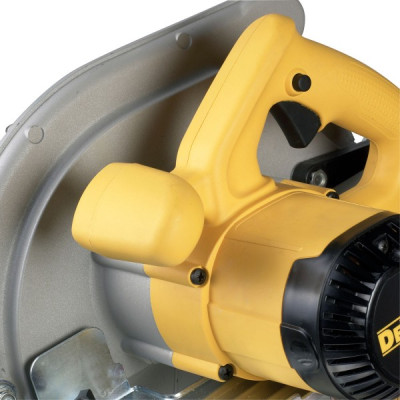 Дискова пила DeWALT D23700
