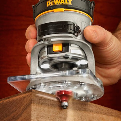 Фрезер кромковий DeWALT D26200