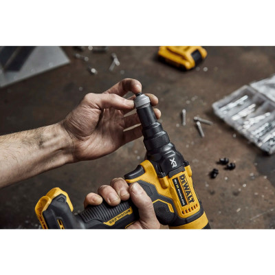 Заклепник акумуляторний DeWALT DCF403D2GT