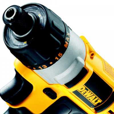 Аккумуляторный шуруповёрт DeWalt DCF610D2