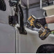 Винтовёрт аккумуляторный ударный бесщёточный DeWALT DCF850NT