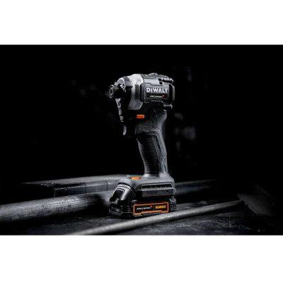 Винтовёрт аккумуляторный DeWALT McLaren F1 TEAM LIMITED EDITION DCF85ME2GT