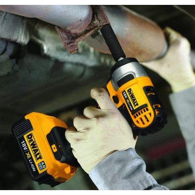 Акумуляторний гайковерт DeWALT DCF880M2