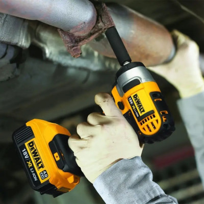 Акумуляторний гайковерт DeWALT DCF880NT без АКБ