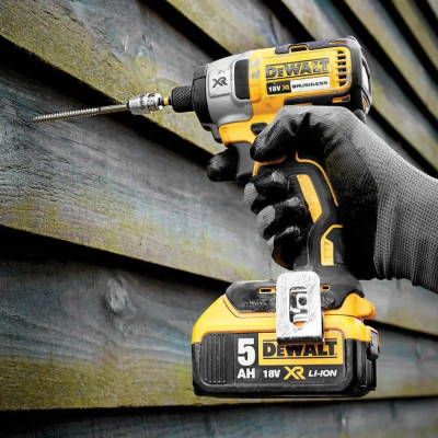 Акумуляторний ударний гвинтоверт DeWALT DCF887P2