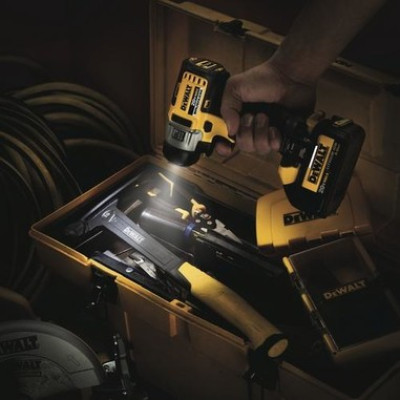 Аккумуляторный шуруповёрт DeWALT DCF895M2