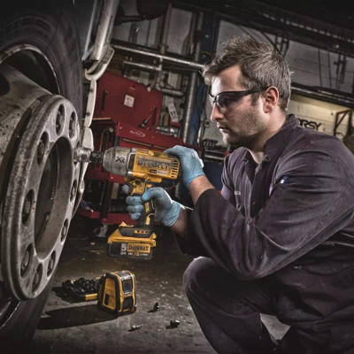 Гайковерт ударный аккумуляторный бесщеточный DeWALT DCF899HNT без АКБ