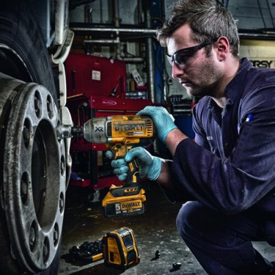 Акумуляторний гайковерт DeWALT XR DCF899P2