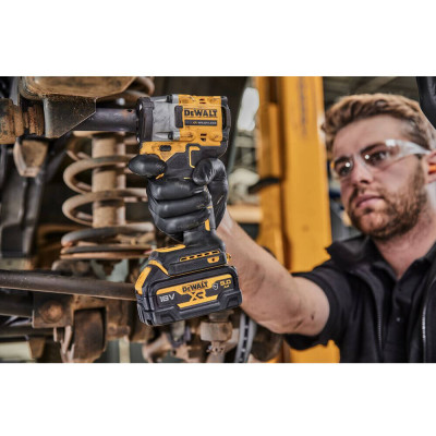 Гайковерт ударний акумуляторний безщітковий DeWALT DCF921NT без АКБ