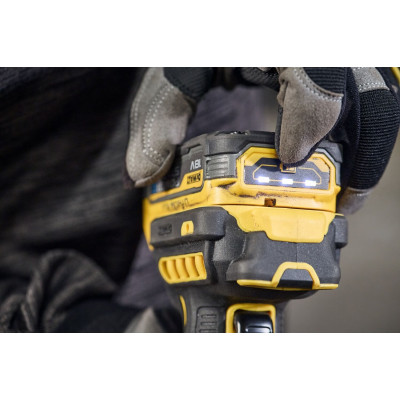 Угловая шлифмашина аккумуляторная DeWALT DCG404S2T