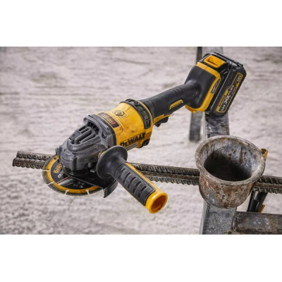 Аккумуляторная угловая шлифмашина DeWalt DCG414T2