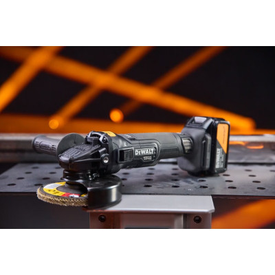Угловая шлифмашина аккумуляторная DeWALT DCG45MP2T
