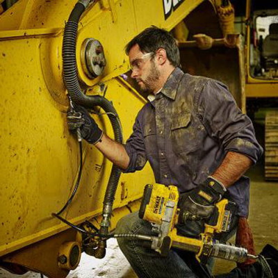 Пистолет маcляный аккумуляторный DeWALT DCGG571NK без АКБ