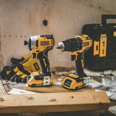 Набір акумуляторних інструментів DeWALT DCK2062D2T