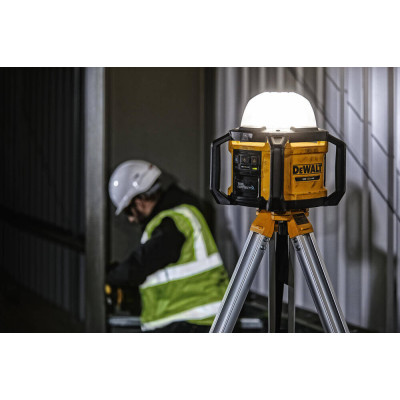 Фонарь светодиодный аккумуляторный DeWALT DCL074 без АКБ