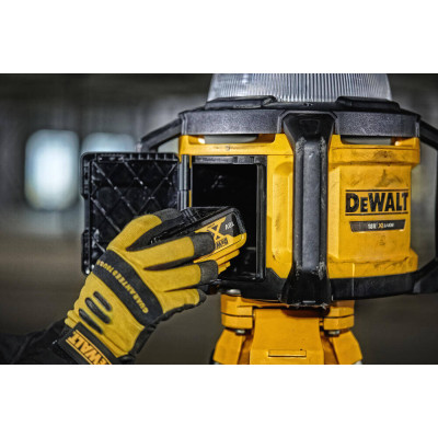 Фонарь светодиодный аккумуляторный DeWALT DCL074 без АКБ