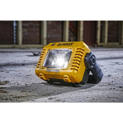 Фонарь светодиодный аккумуляторный DeWALT DCL077 без АКБ