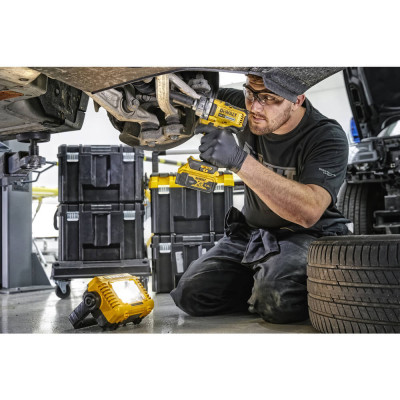 Фонарь светодиодный аккумуляторный DeWALT DCL077 без АКБ