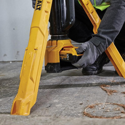 Фонарь светодиодный аккумуляторный DeWALT DCL079 без АКБ