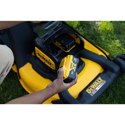Газонокосилка аккумуляторная DeWALT DCMWP134W2