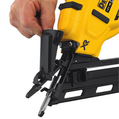Пістолет цвяхозабивний акумуляторний безщітковий DeWALT DCN650N без АКБ