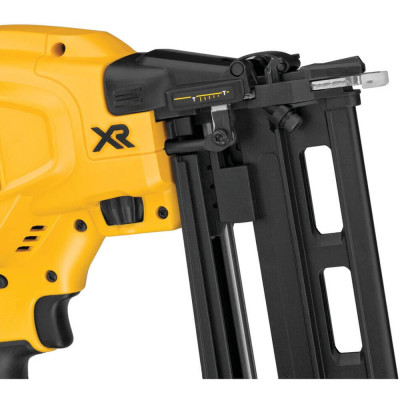 Пистолет гвоздезабивной аккумуляторный бесщёточный DeWALT DCN662N без АКБ