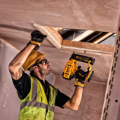Акумуляторний цвяхозабивач DeWALT DCN680N без АКБ