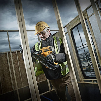 Акумуляторний цвяхозабивач DeWALT DCN692P2