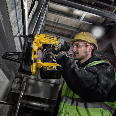 Акумуляторний цвяхозабивач DeWALT DCN890N без АКБ