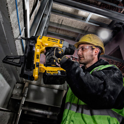 Акумуляторний цвяхозабивач DeWALT DCN890P2